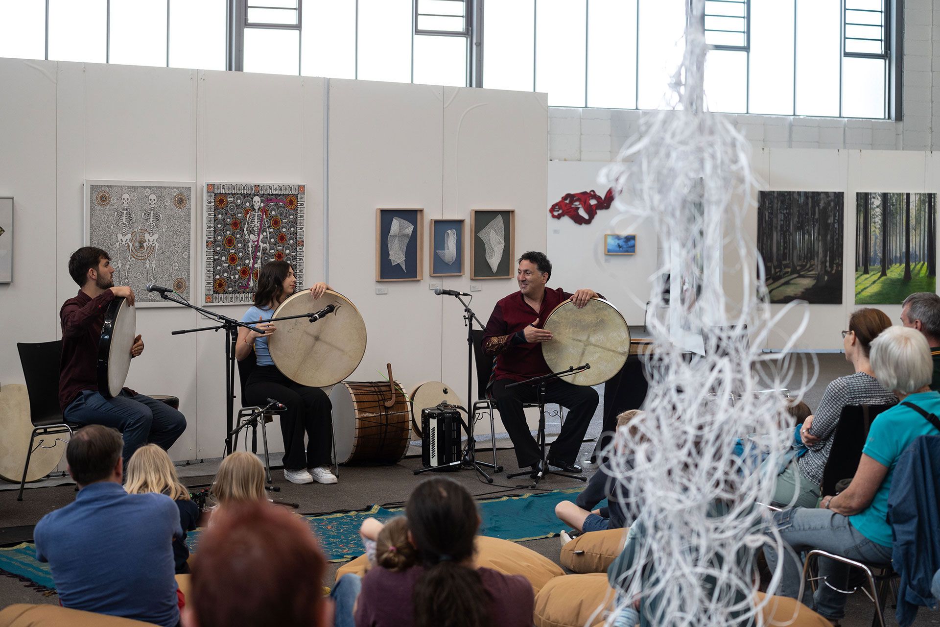 Connecting Cultures war der Titel eine Trommelkonzertes nicht nur für Kids. Murat Coskun am 22.5.2022 im Rahmen derHörba(a)r 2022 im Strawinsky Saal